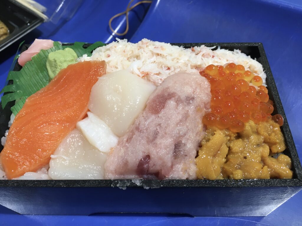 贅沢な海鮮丼