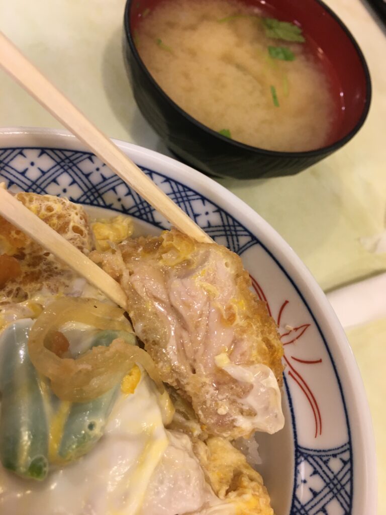 ジューシーで肉厚カツ丼