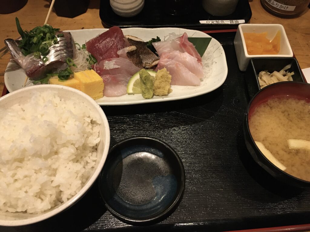 東京ランチメニュー刺身定食