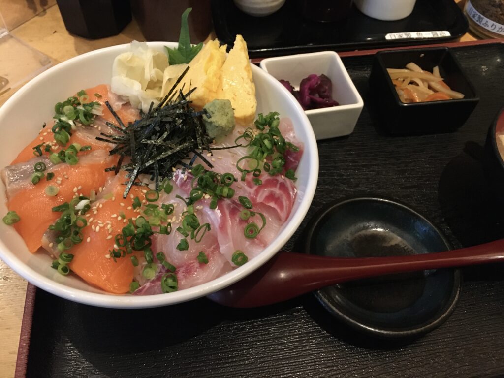 四ツ谷で海鮮丼を食べたい