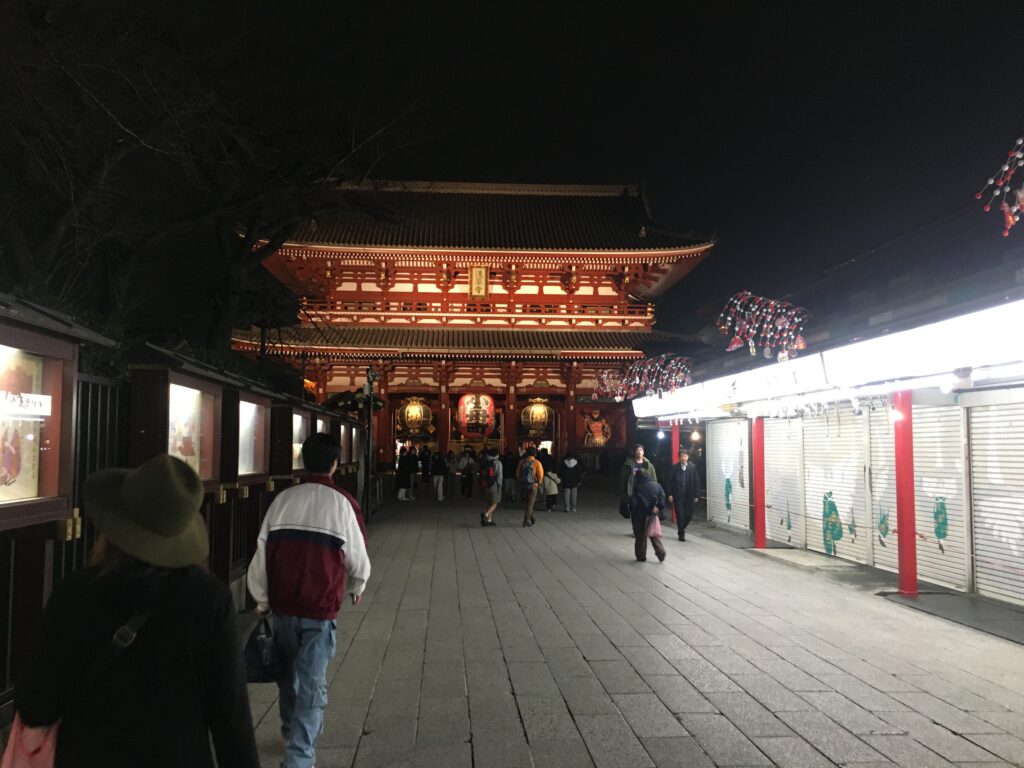 夜の浅草仲見世通り
