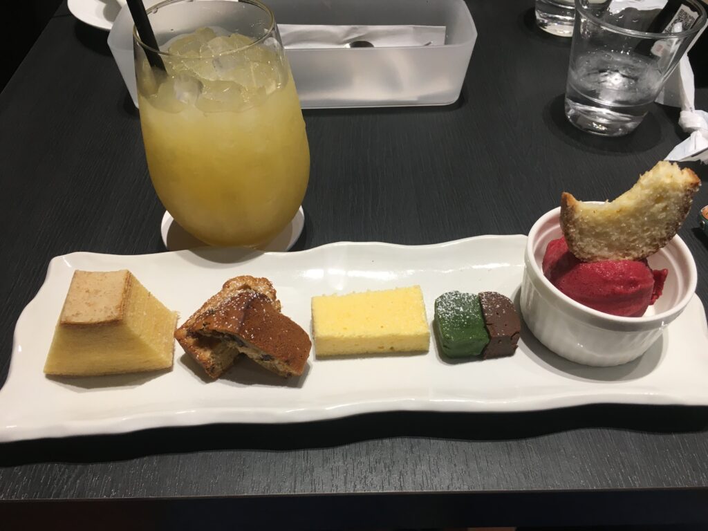 東京駅周辺カフェ治一郎の食べ比べプレート