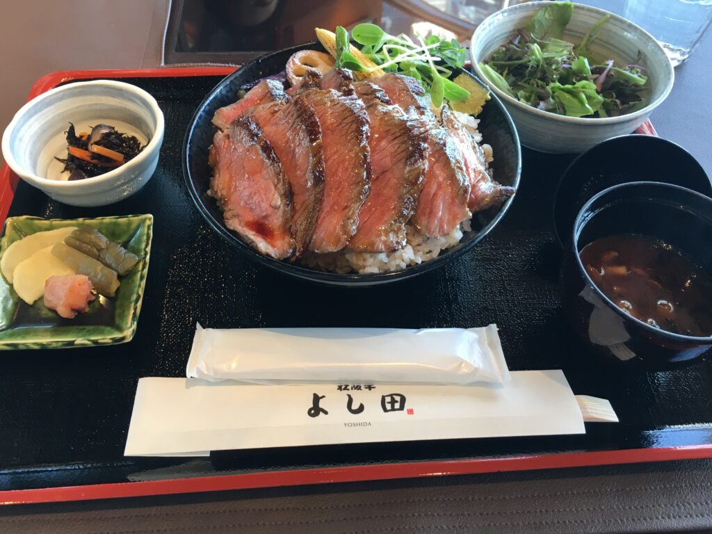 松坂牛 よし田のランチの黒毛和牛ステーキ丼
