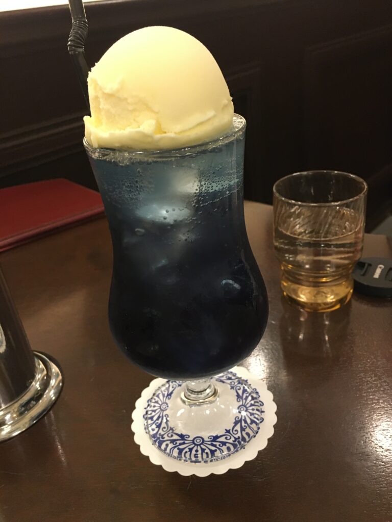 紫色のクリームソーダ 中二病のクリームソーダ