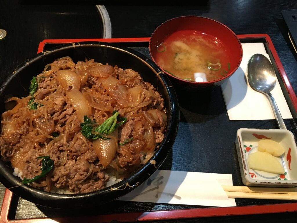 ご飯お大盛りのすき焼き丼 しゃぶしゃぶすき焼き立川すえひろでひとりランチ
