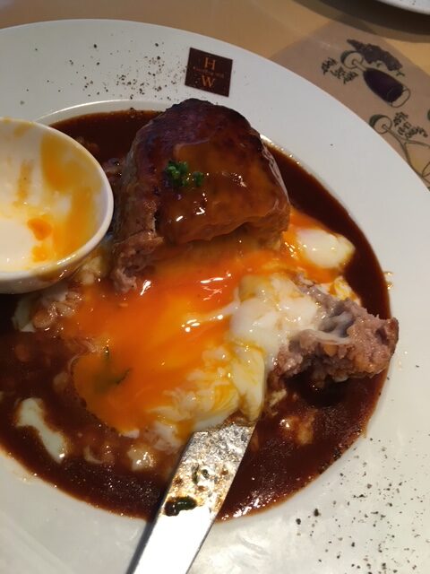 温泉卵とハンバーグ