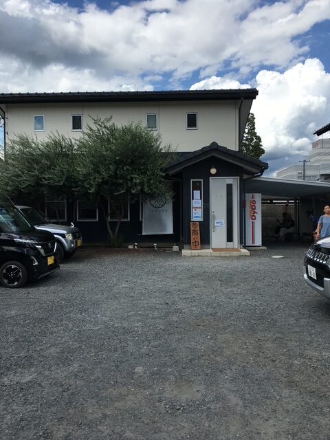 麺屋つるる店前駐車場