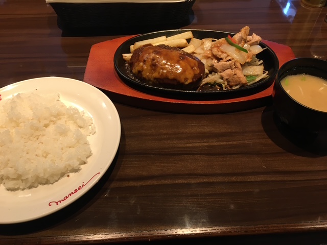 秋葉原の肉の万世アキバプレイス店でランチ