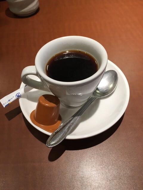 とんかつ卯作で食後のコーヒーサービス