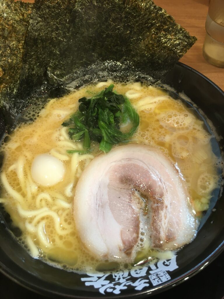 町田商店の普通のトッピングなしのラーメン
