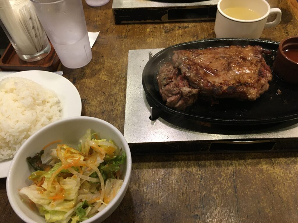 STEAKMAXがっつり系ステーキマックスの肉料理の写真