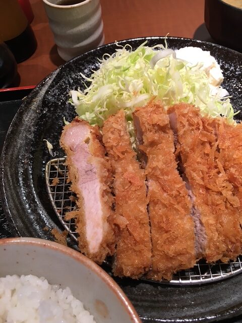 とんかつ定食2 新宿でおすすめ安いとんかつ定食