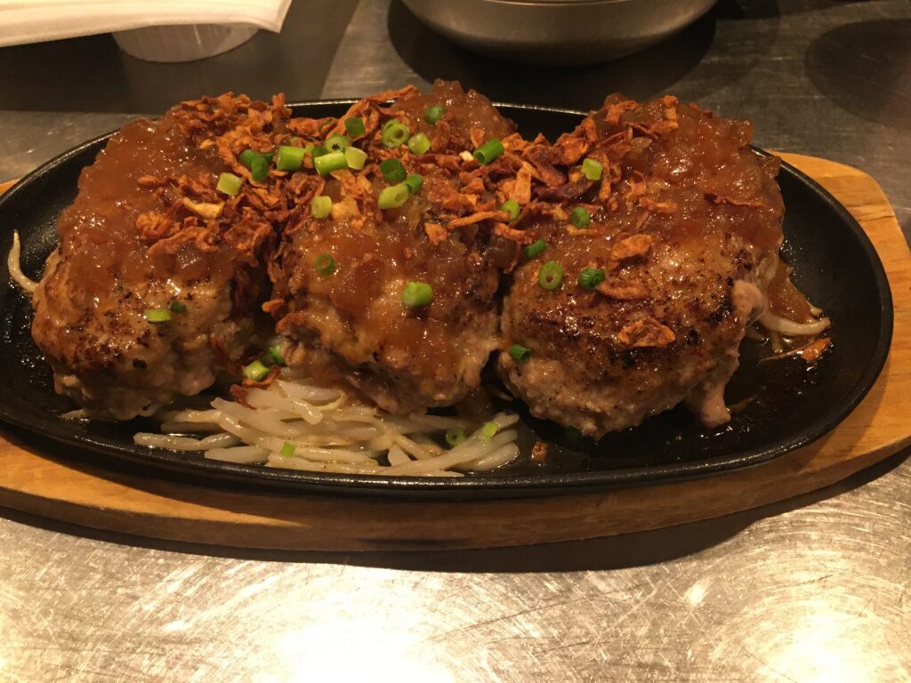 新宿WAIGAYAハンバーグランチ
