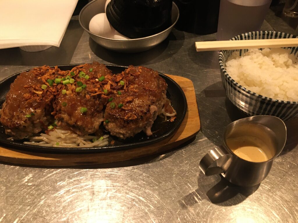 新宿WAIGAYAハンバーグランチ