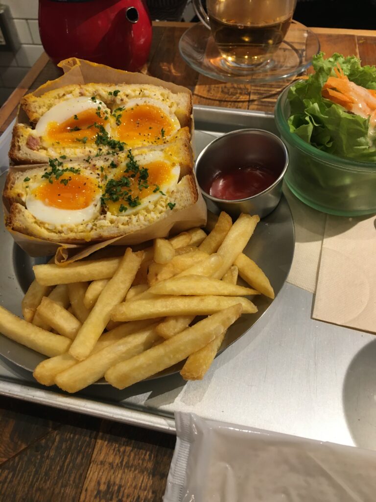 上野御徒町EGGBABYCAFE (エッグベイビーカフェ)の半熟卵サンド