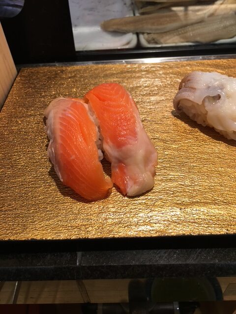 新宿駅改札内の立ち食い寿司