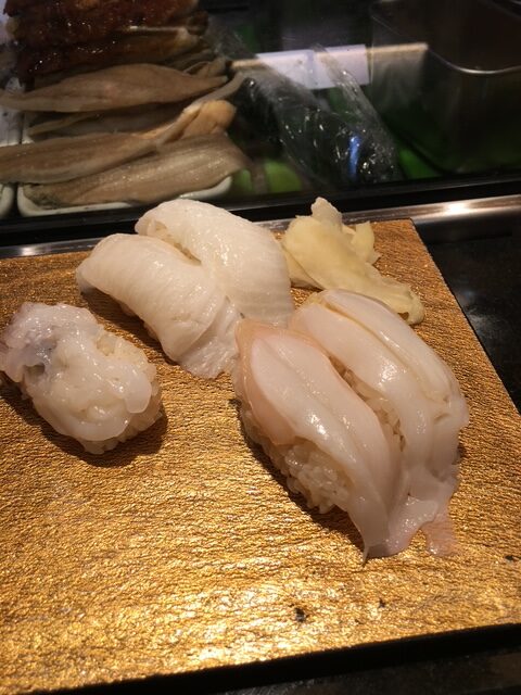新宿駅改札内の立ち食い寿司