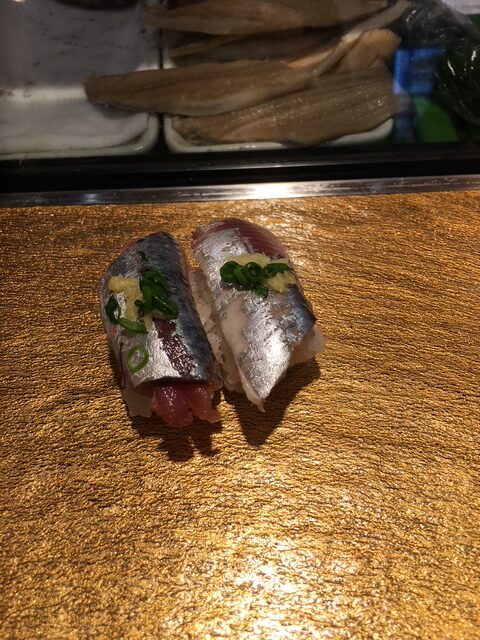 新宿駅改札内の立ち食い寿司