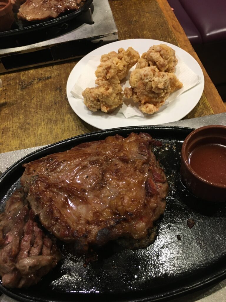 茶色い食べ物肉から揚げ