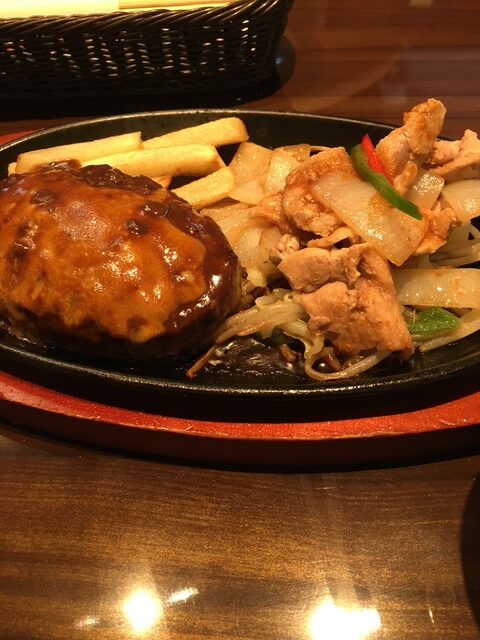ハンバーグ&生姜焼き 肉の万世アキバプレイス店で肉ランチ