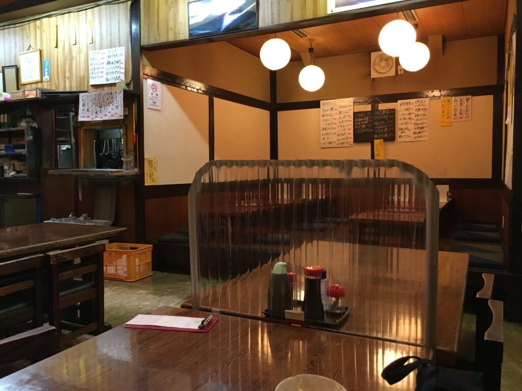 立川の居酒屋弁慶の店内