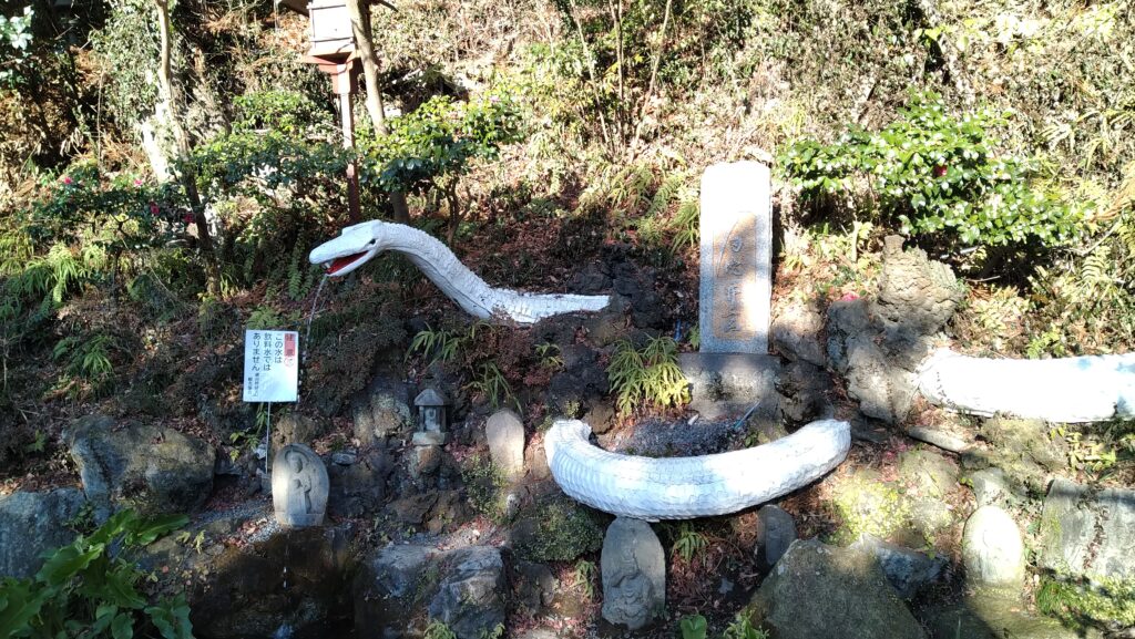 白蛇の神社