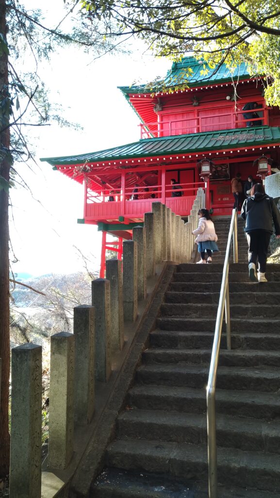日本で有名な赤い神社