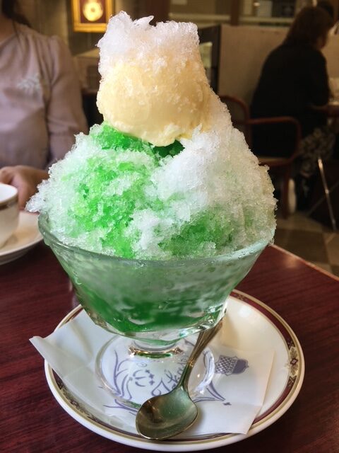 東京の昭和レトロカフェのかき氷