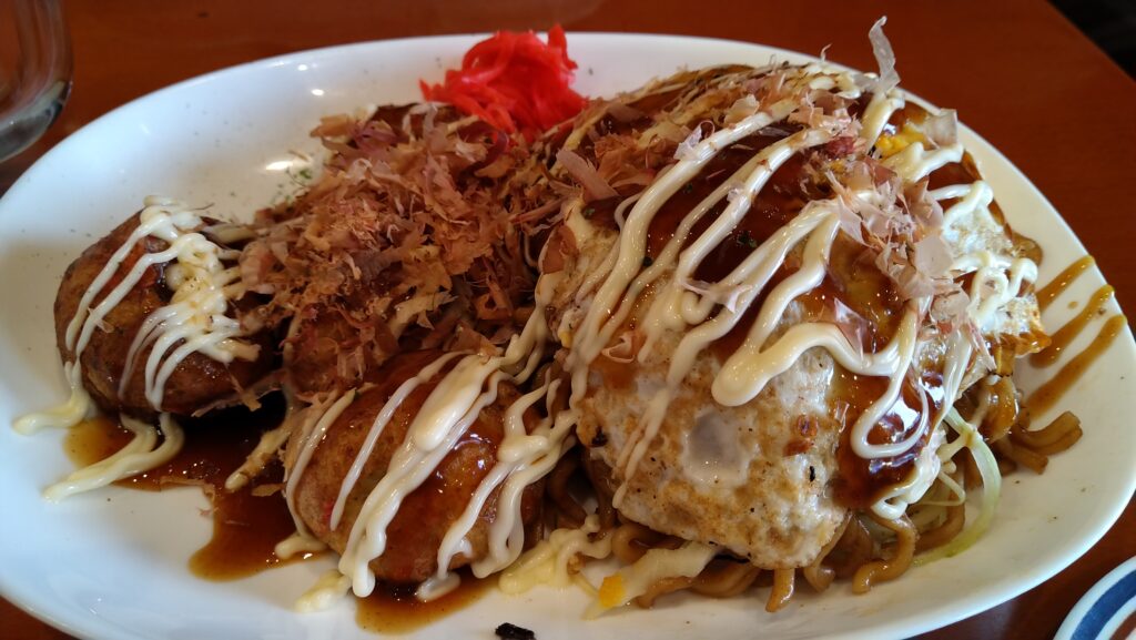 めりけんはとばのたこ焼きとモダン焼き