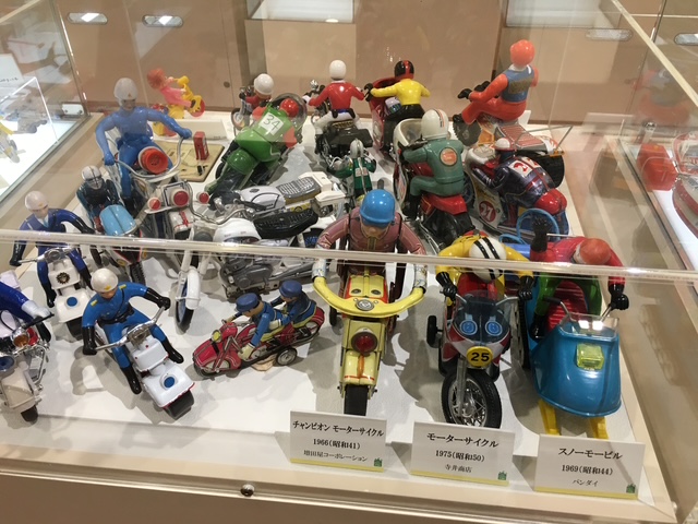 昔のバイクのブリキの玩具