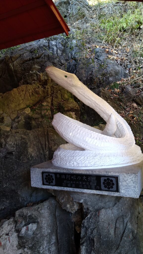 白蛇の神社