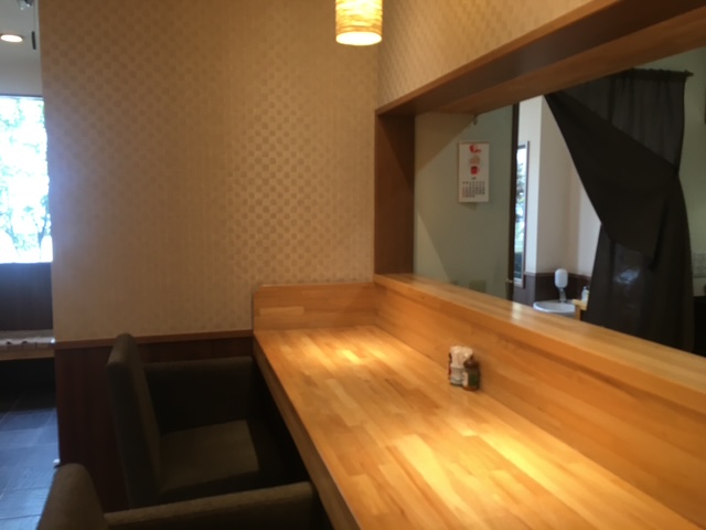 足利市の蕎麦切り稲おかの店内写真